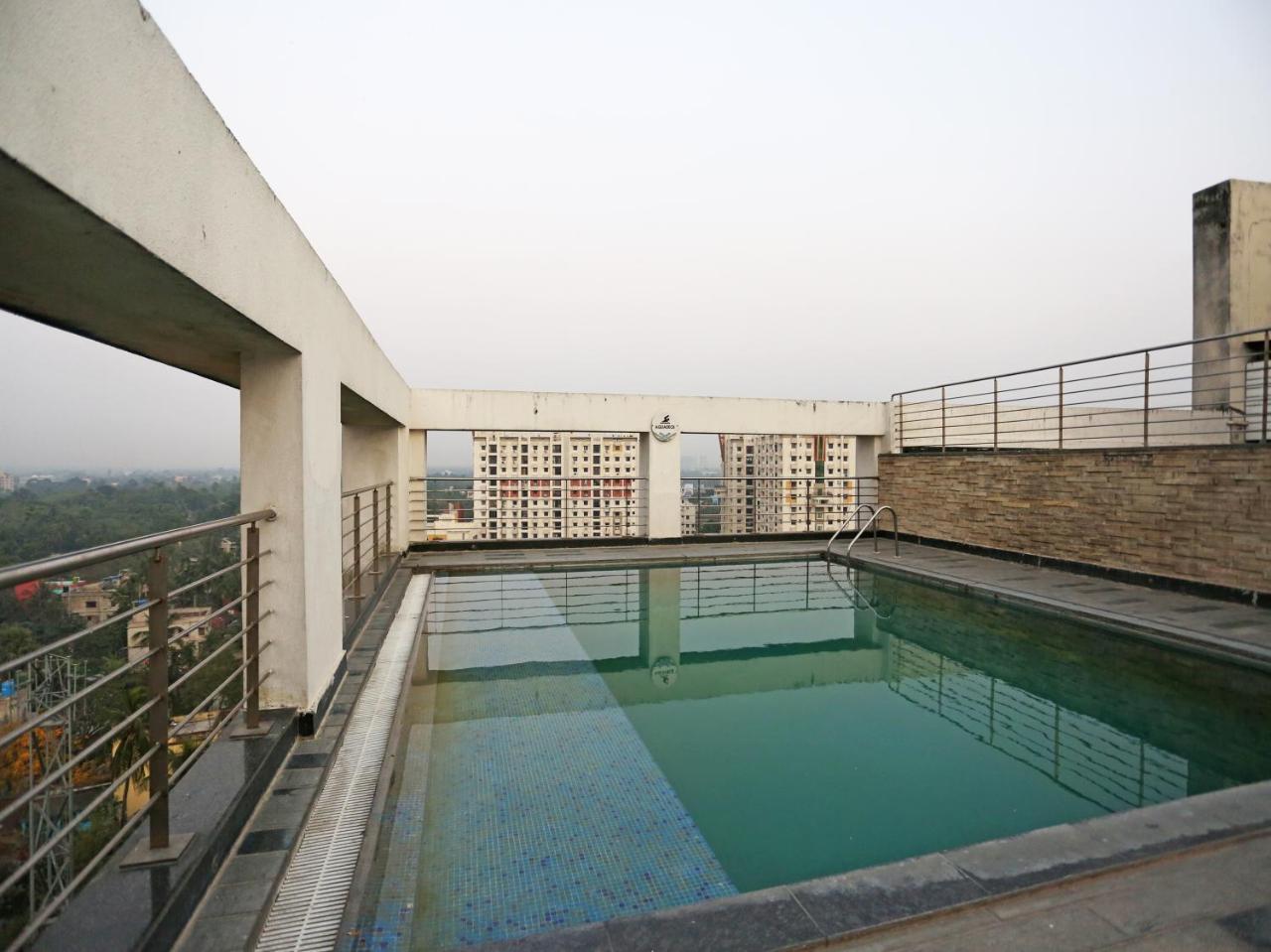 Capital O 10212 Hotel West Willows Xanadu Колката Екстер'єр фото