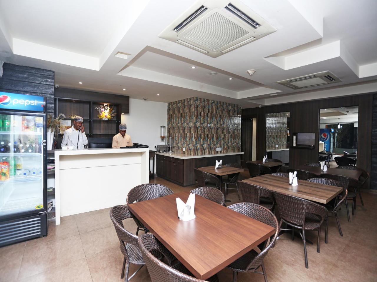 Capital O 10212 Hotel West Willows Xanadu Колката Екстер'єр фото