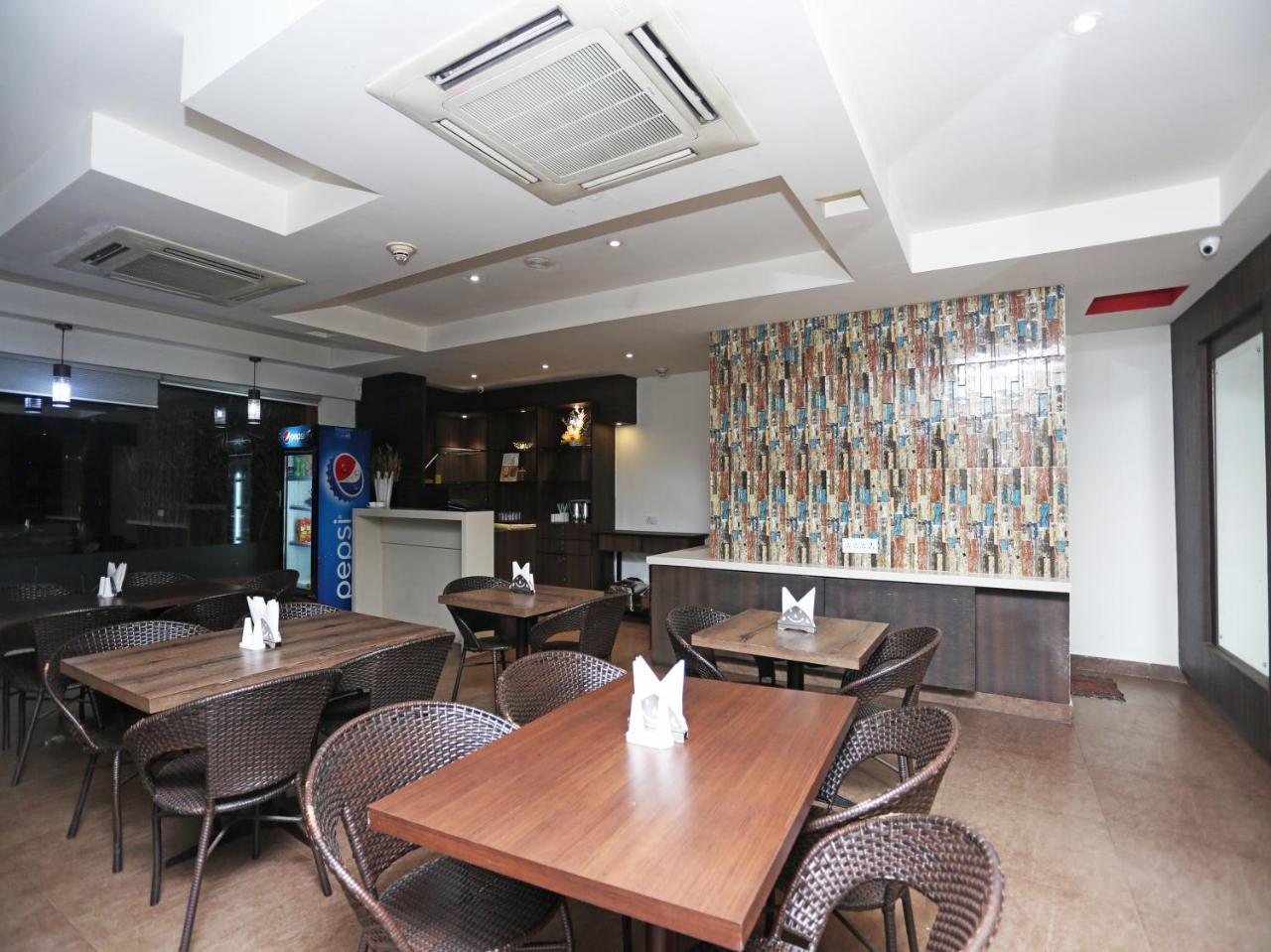 Capital O 10212 Hotel West Willows Xanadu Колката Екстер'єр фото