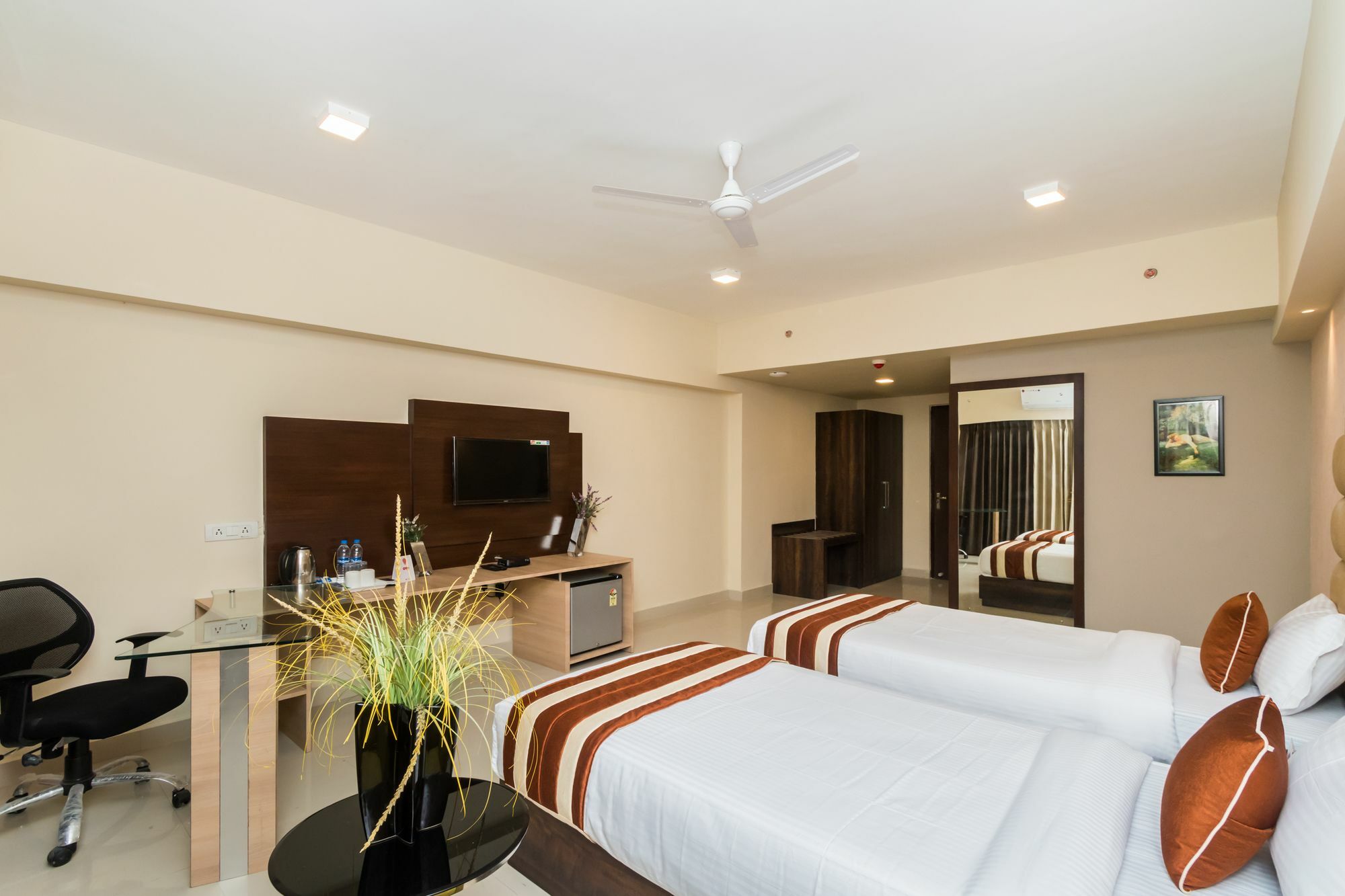 Capital O 10212 Hotel West Willows Xanadu Колката Екстер'єр фото